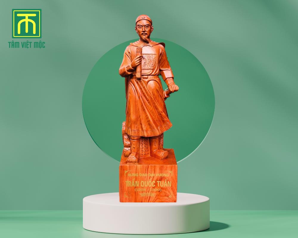 Tượng Trần Quốc Tuấn