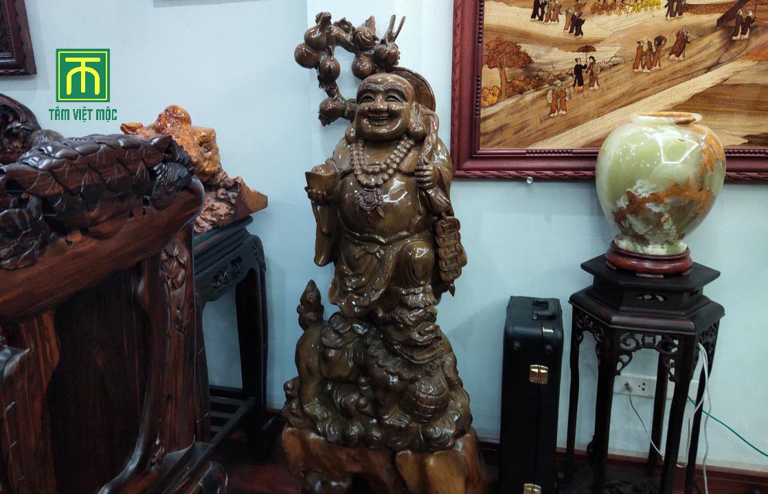 Đặt tượng Phật Di Lặc trong phòng khách hợp phong thủy