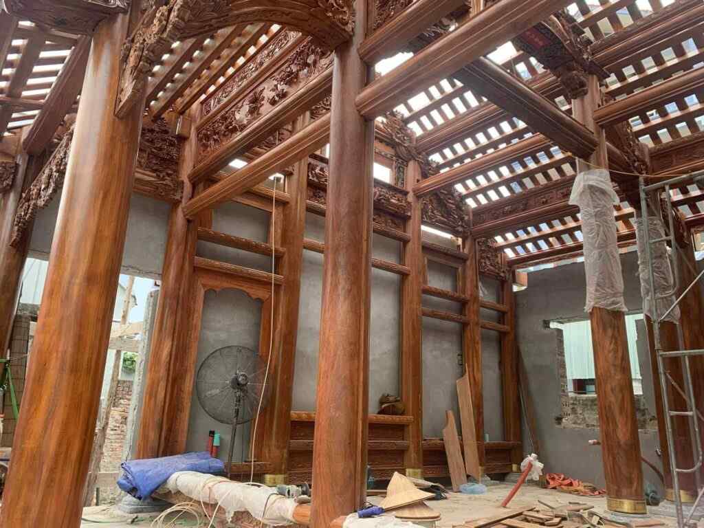 Gỗ lim được làm cọc kèo chắc chắn trong xây dựng công trình nhà thờ (Nguồn: sưu tầm)