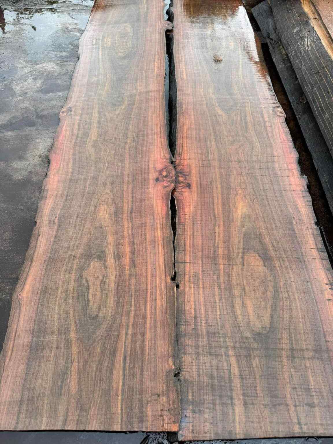 Gỗ Lim đỏ được dùng để làm nội thất cao cấp và sang trọng (Nguồn: sưu tầm)