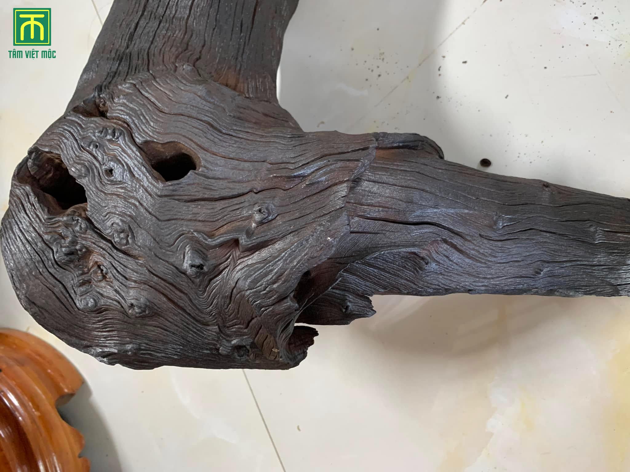 Gỗ mun đen có màu đen đồng nhất