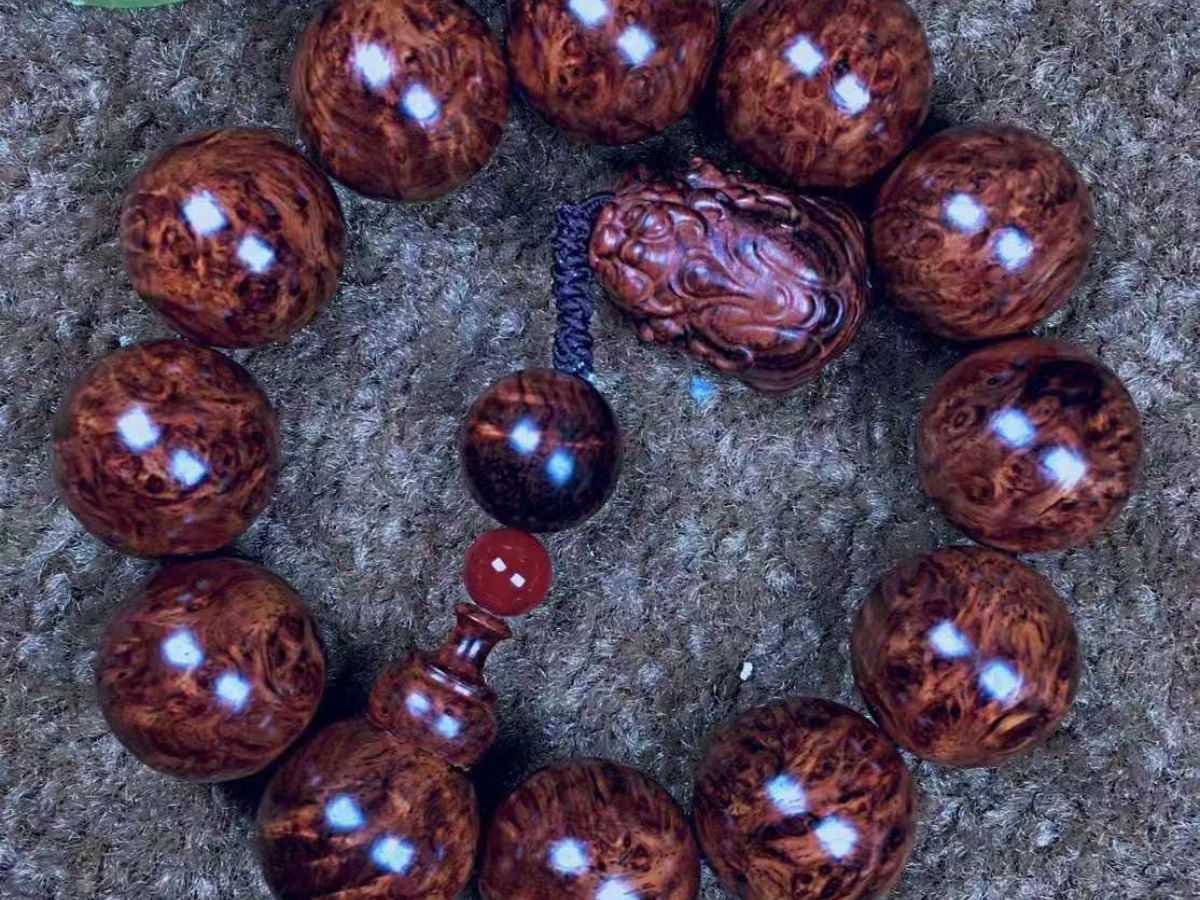 Gỗ nu sưa tỏa ra mùi hương dịu nhẹ, đặc trưng và không phai theo thời gian (Nguồn: Sưu tầm)