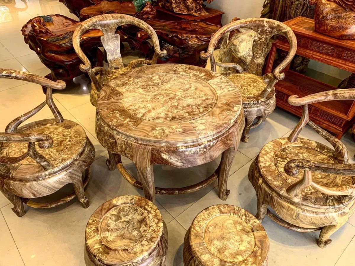 Bộ bàn ghế gỗ nu nghiến (Nguồn: Sưu tầm)