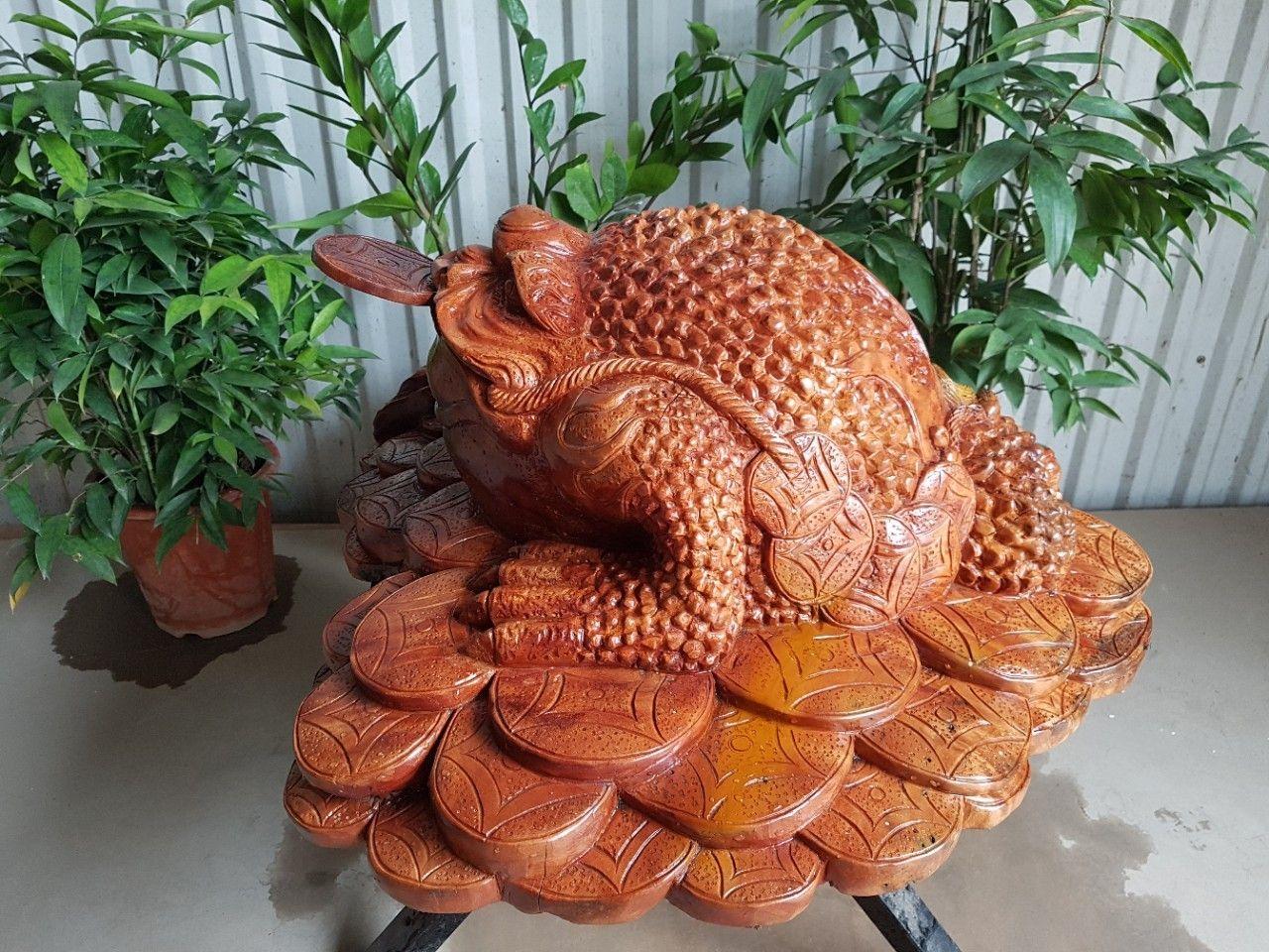 Tông màu nâu đỏ cùng vân gỗ tự nhiên giúp mang lại vẻ đẹp sang trọng cho đồ thủ công (Nguồn: sưu tầm)