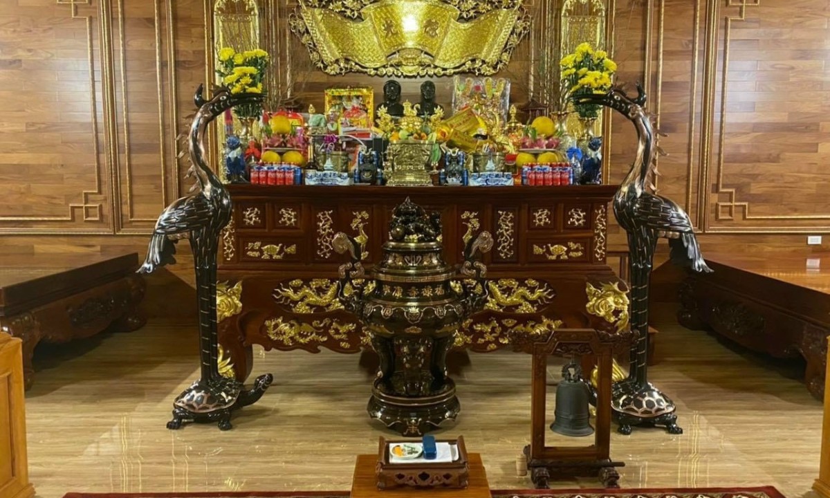 Cách bố trí bàn thờ gia tiên đúng cách mang ý nghĩa quan trọng trong văn hóa tâm linh của người Việt