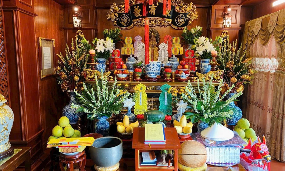 Bàn thờ đặt ở vị trí có điểm tựa chắc chắn