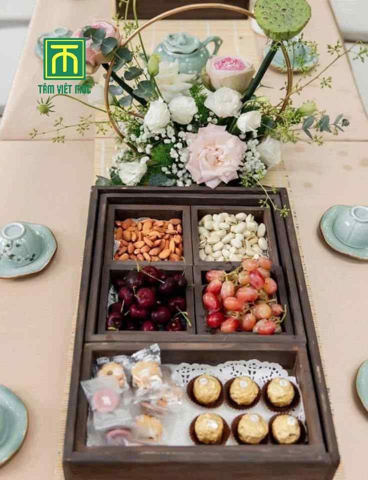 Khay đựng bánh kẹo Tết tượng trưng cho sự sung túc, may mắn