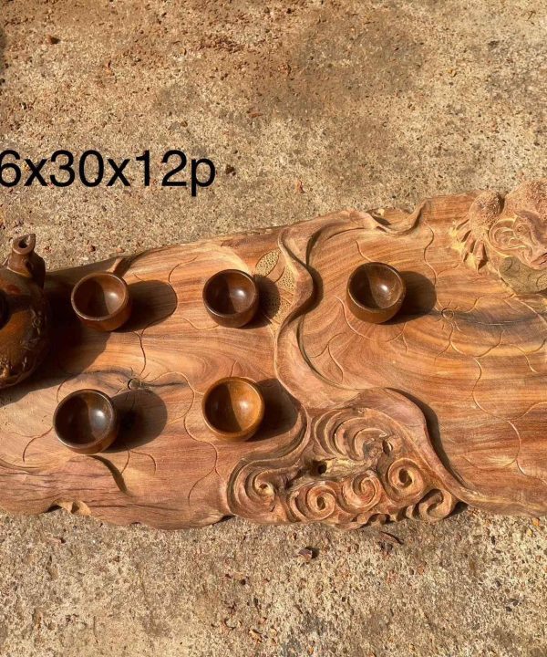 Khay trà gỗ bách xanh có cóc ngậm tiền dài 60 rộng 30 dày 12