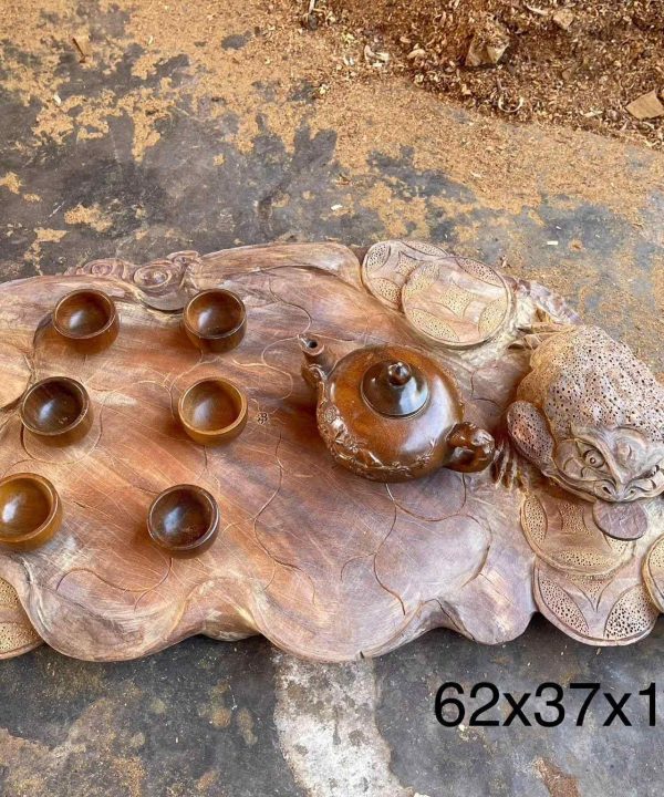 Khay trà gỗ nghiến cóc ngậm tiền dài 62 rộng 37 sâu 11