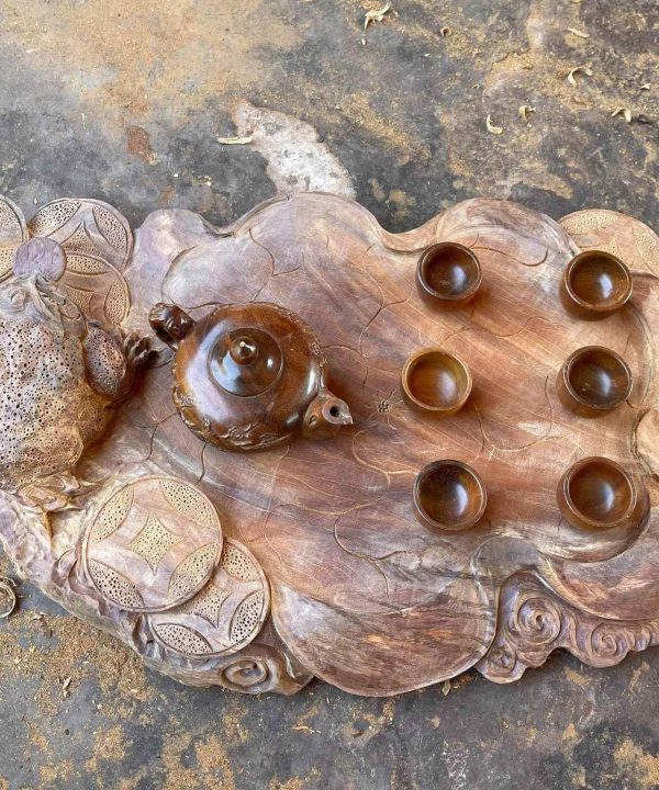 Khay trà gỗ nghiến cóc ngậm tiền dài 62 rộng 37 sâu 11 3