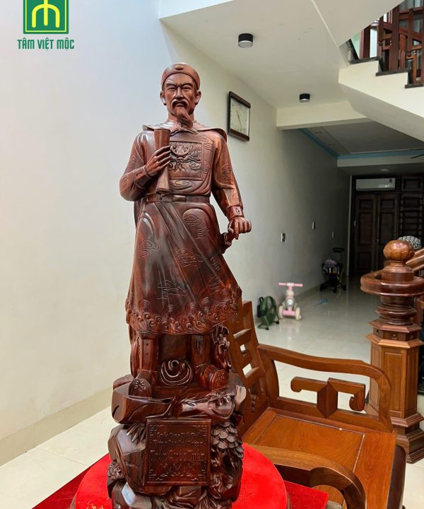 Tượng trần quốc tuấn gỗ hoàng đàn cao 75 ngang 28 sâu 23